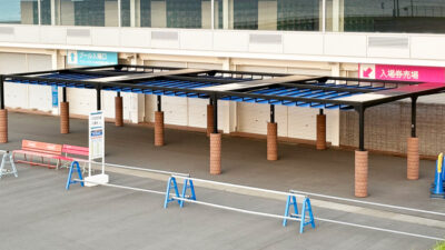 熱中症予防に配慮|プール入場券待ちのお客様へ日除けテント(リパーロ)を設置