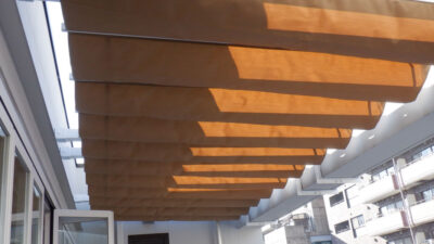 快適なテラス空間をつくるスライドオーニング（開閉式テント）